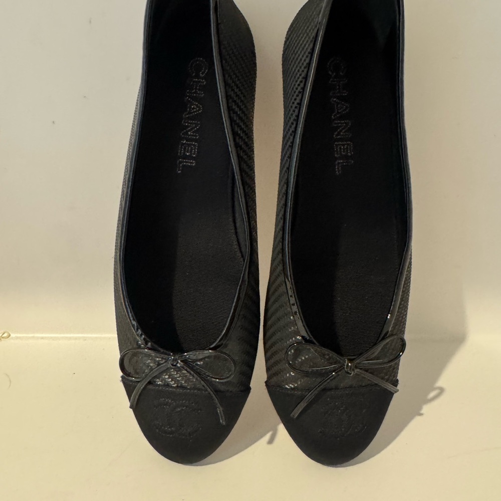 CHANEL Black Flats Timeless Design